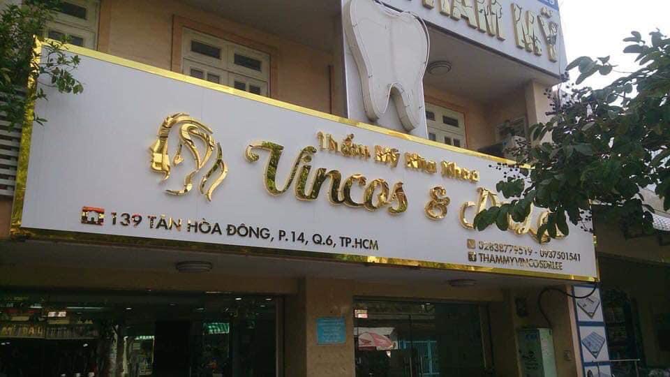 Bảng hiệu màu vàng đồng