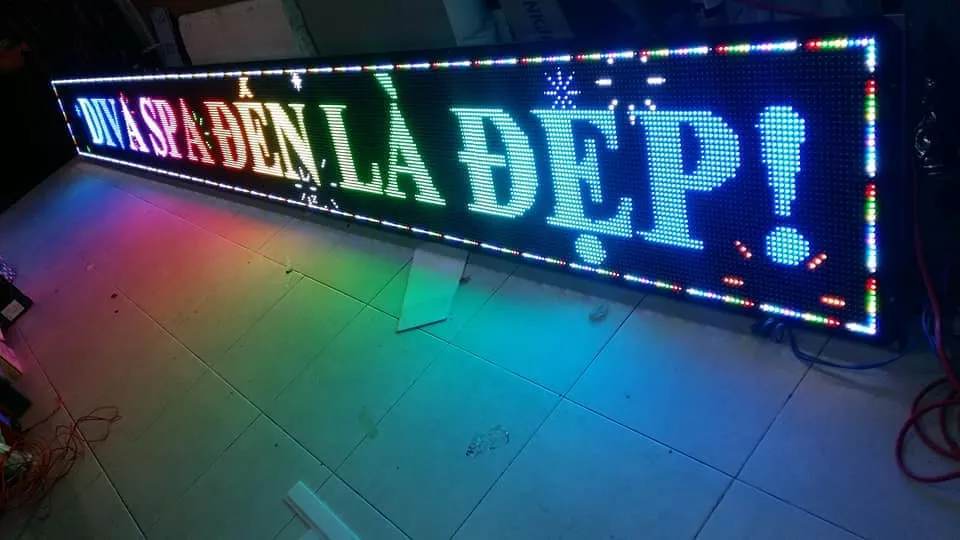 Hộp đèn LED chạy chữ