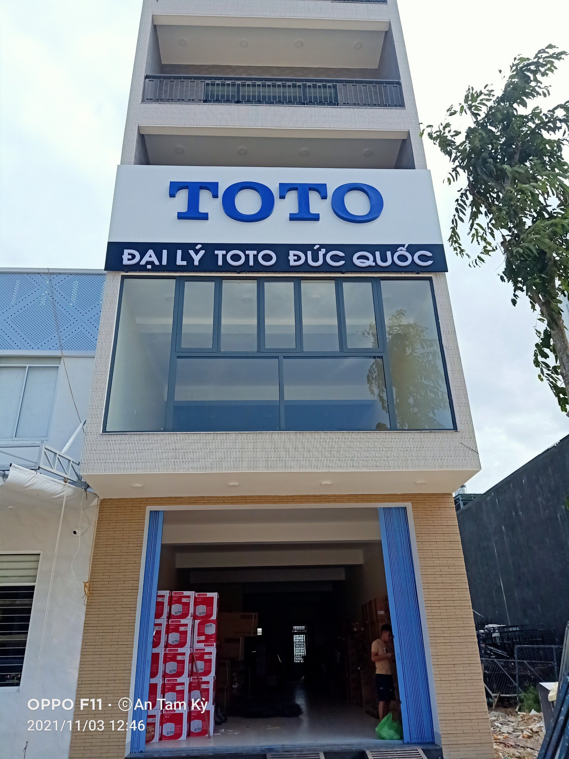 Thi Công Bảng Hiệu Tòa Nhà