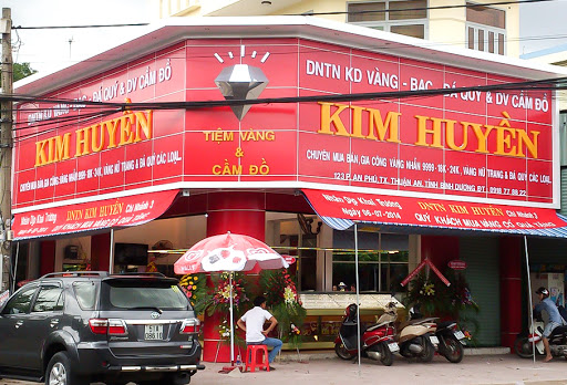 Bảng hiệu tiệm vàng