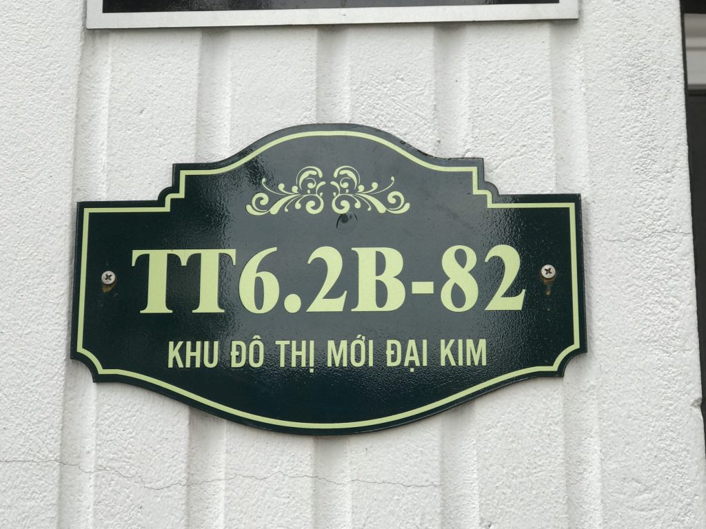 Thi công biển số nhà hiện đại