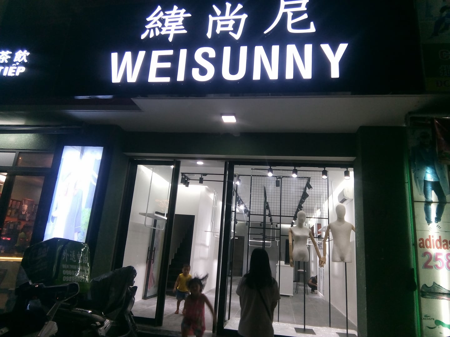 Bảng hiệu chữ nổi có đèn