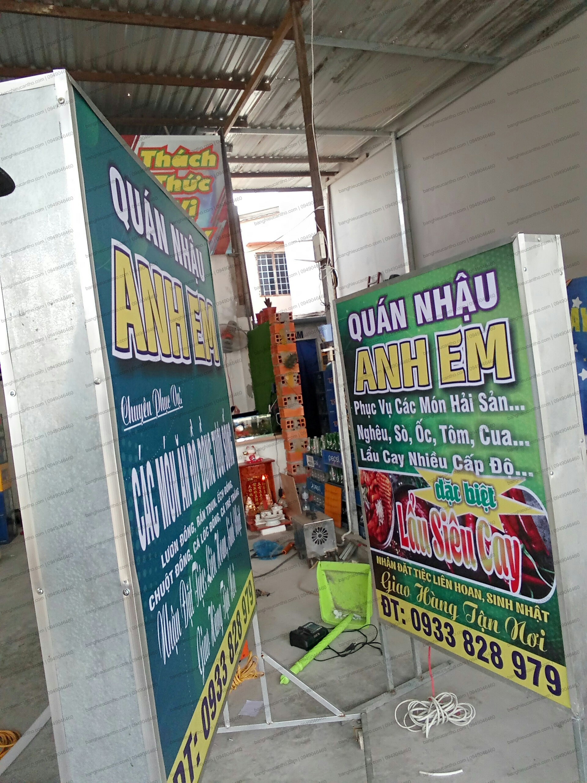 Bảng hiệu hộp đèn đứng