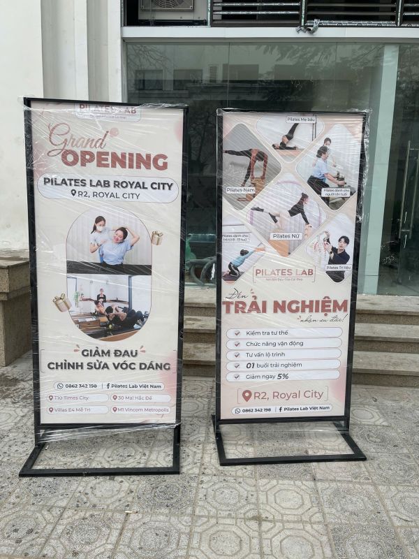 Standee Chân Sắt TP.HCM