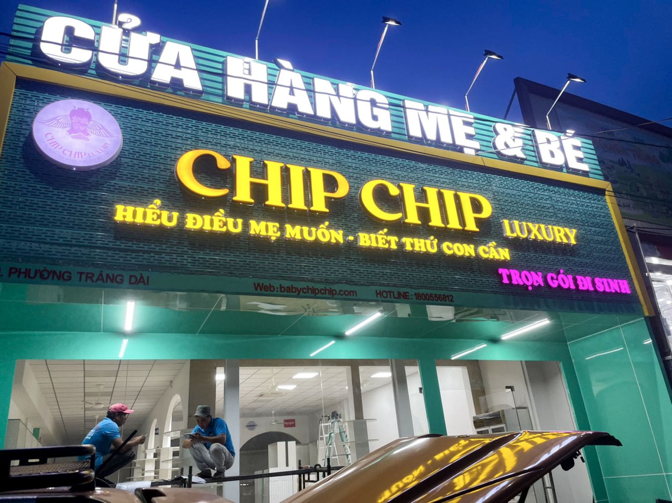 Thi công biển quảng cáo bằng tôn