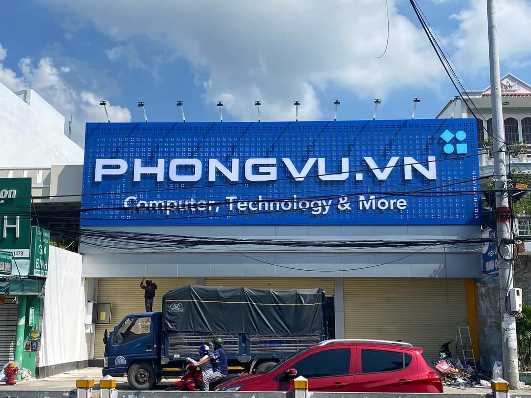 Thi công biển quảng cáo bằng tôn