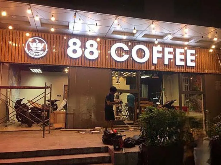 Thi công bảng hiệu quán cafe
