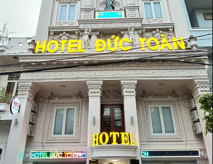 Thi công biển hiệu khách sạn