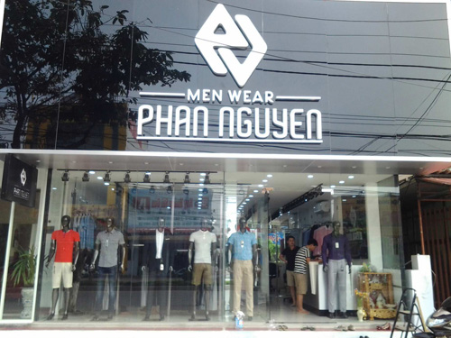 Biển hiệu cửa hàng quần áo