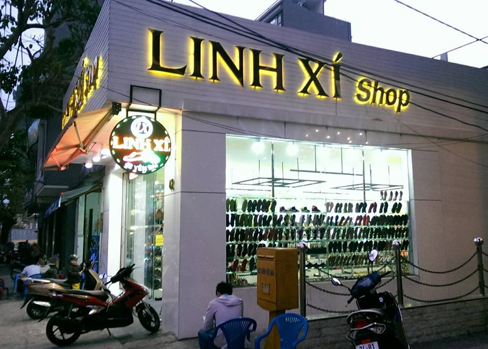 Biển hiệu cửa hàng quần áo