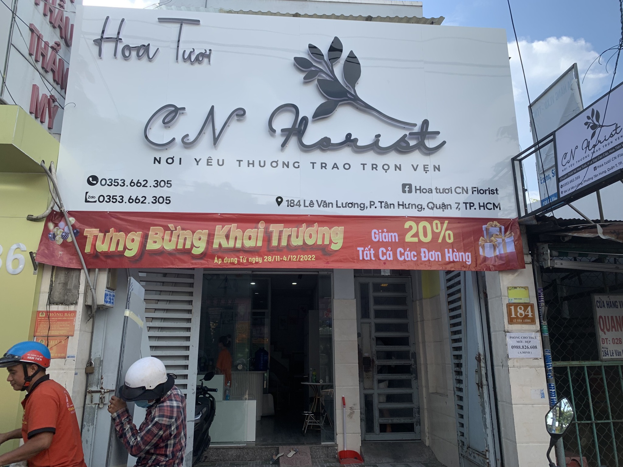 Thi công bảng hiệu shop hoa