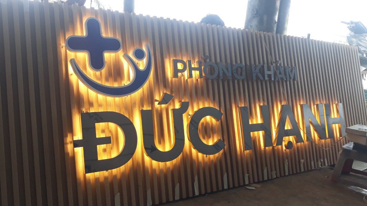 Thiết kế bảng hiệu gỗ