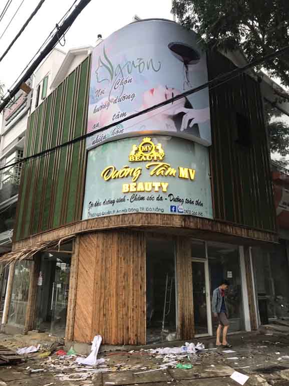 Thi công bảng hiệu gỗ