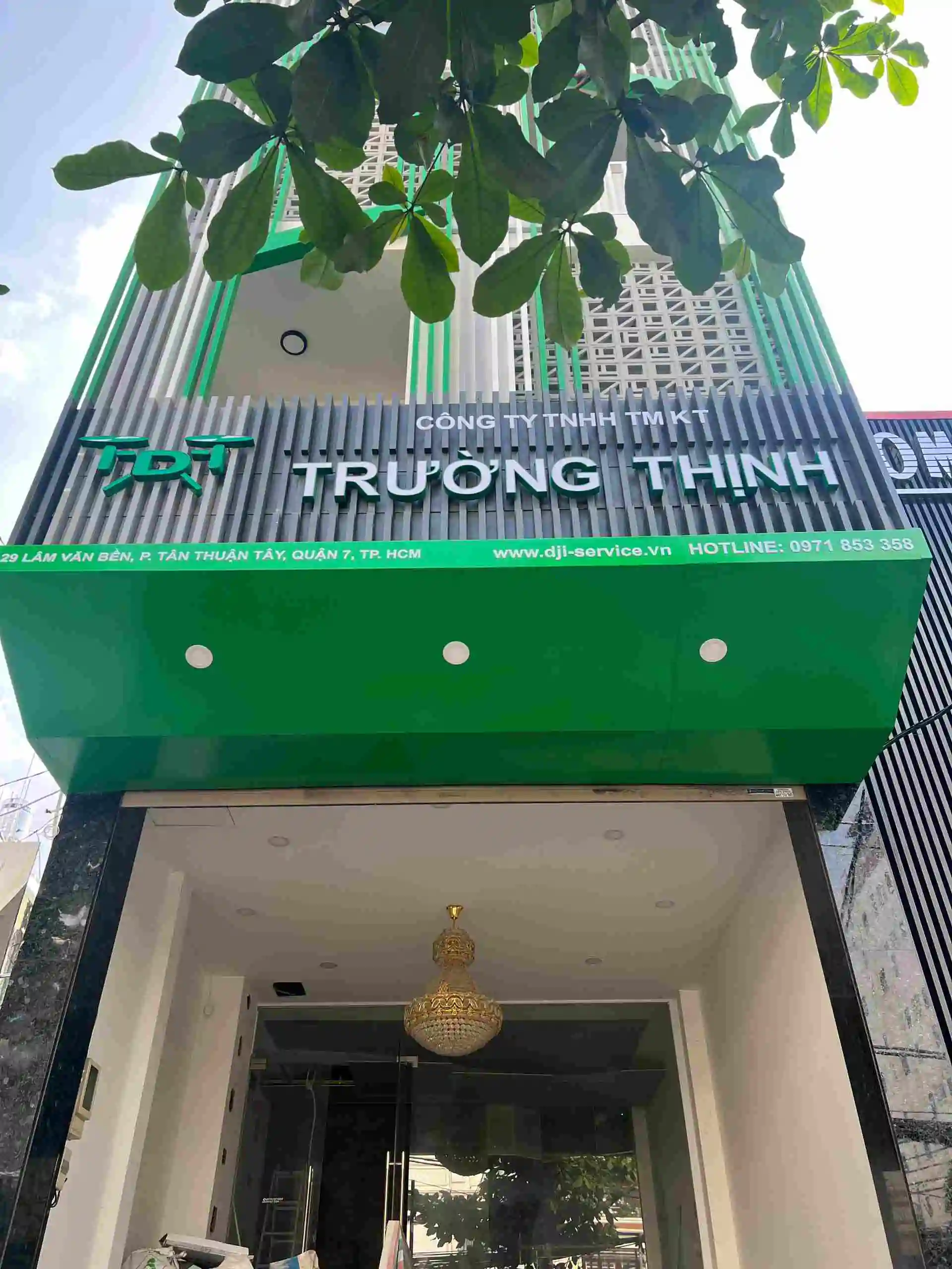 Thi công bảng hiệu inox tại TP.HCM