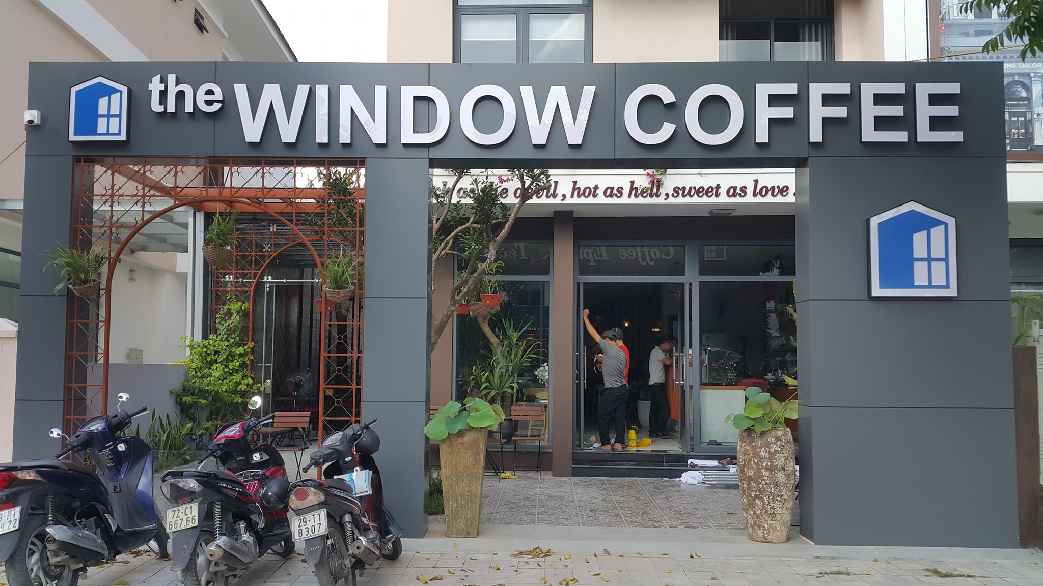 Thi công biển quảng cáo cà phê