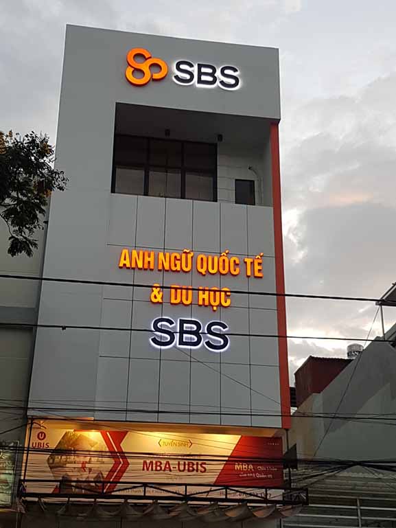 Biển quảng cáo gắn tường chuyên nghiệp tại TP.HCM