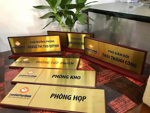 Thi công bảng hiệu sang trọng