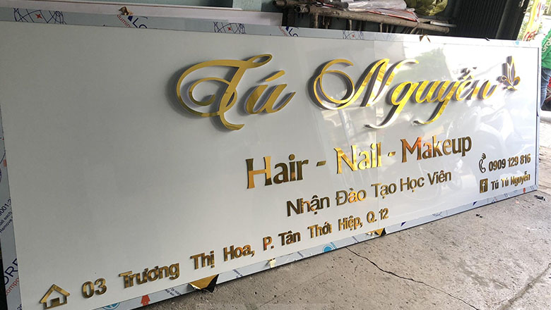 Chữ nổi tráng gương