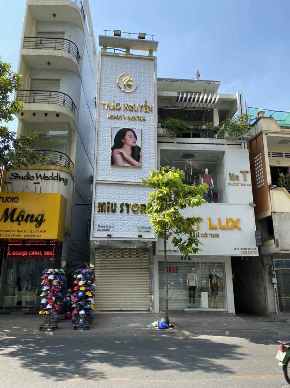 Thi công bảng hiệu tiệm nail đẹp