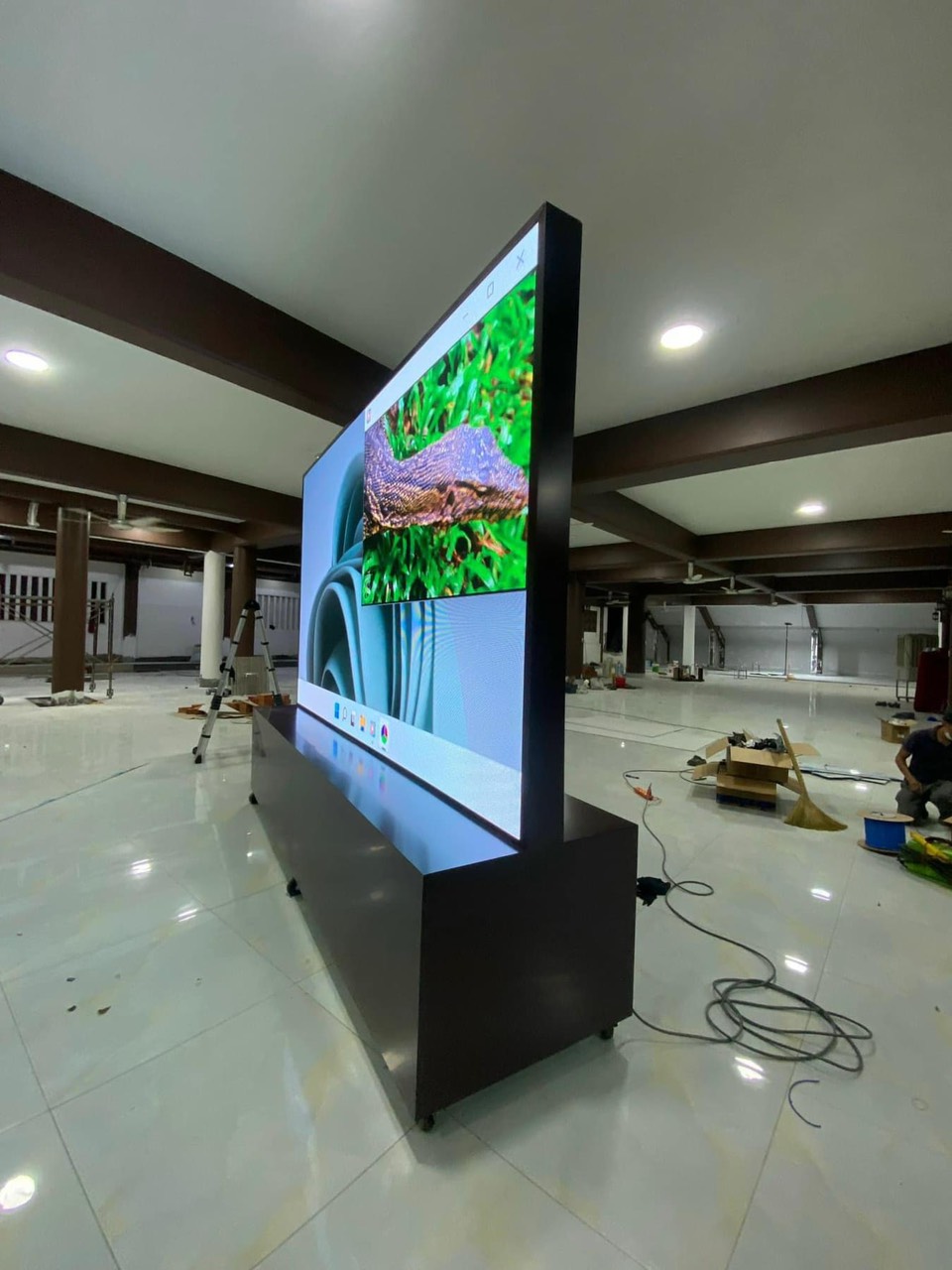 Thi công biển quảng cáo có chân