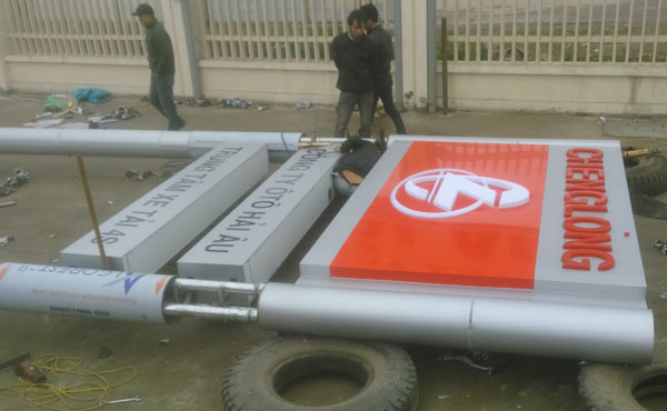 Thi công biển quảng cáo có chân