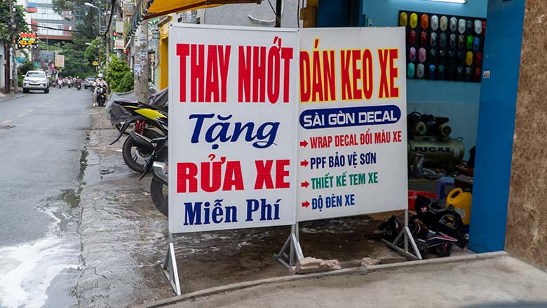 Bảng hiệu đứng 2 mặt