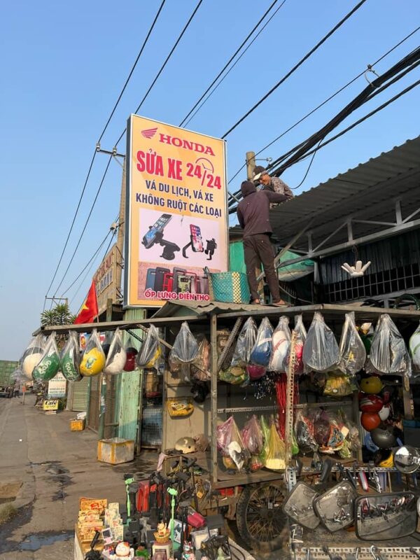 Thiết kế bảng hiệu đứng 2 mặt