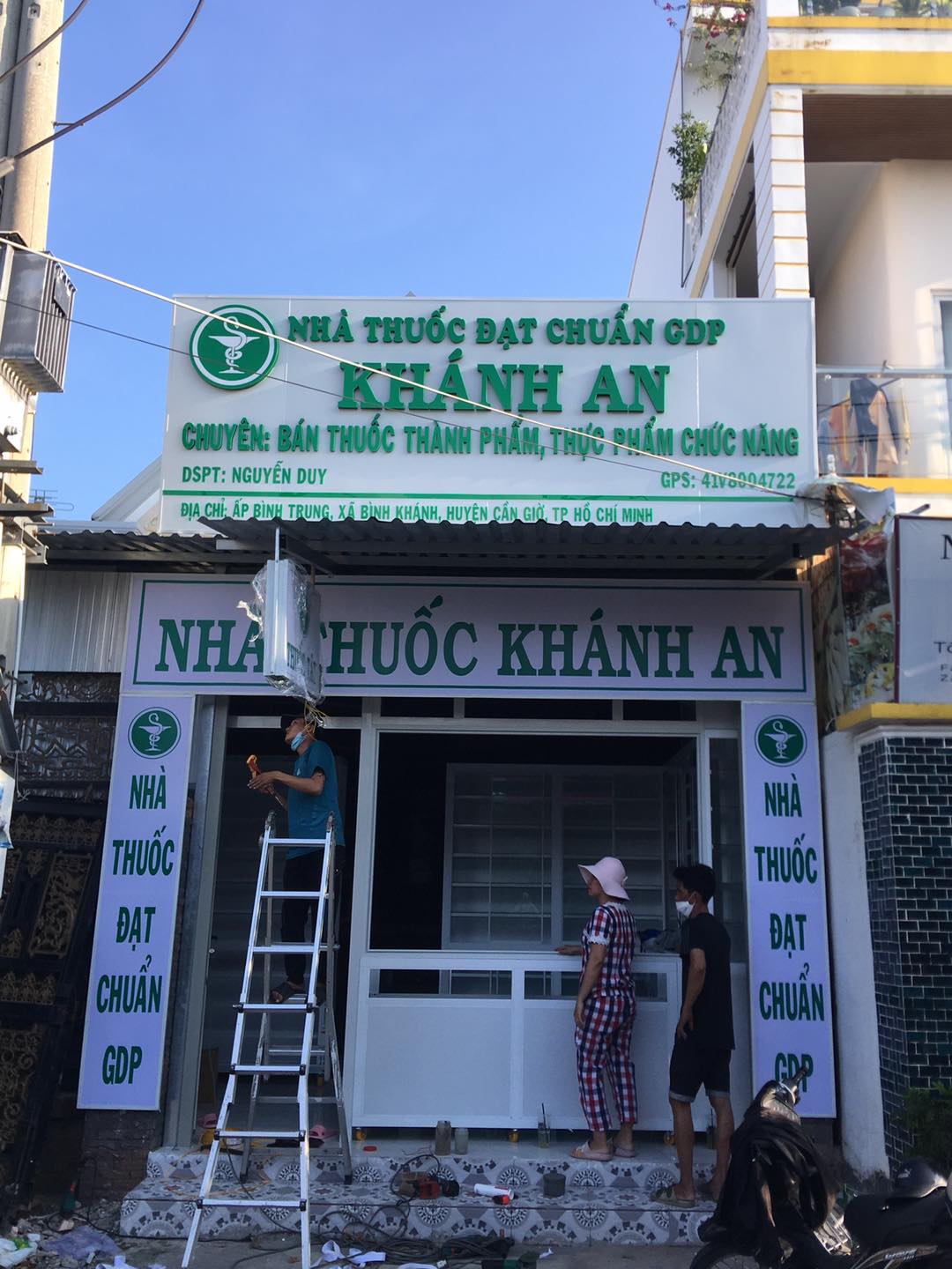 Biển hiệu quầy thuốc tây