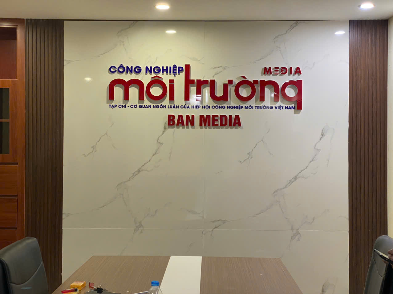 Thiết kế logo chữ nổi