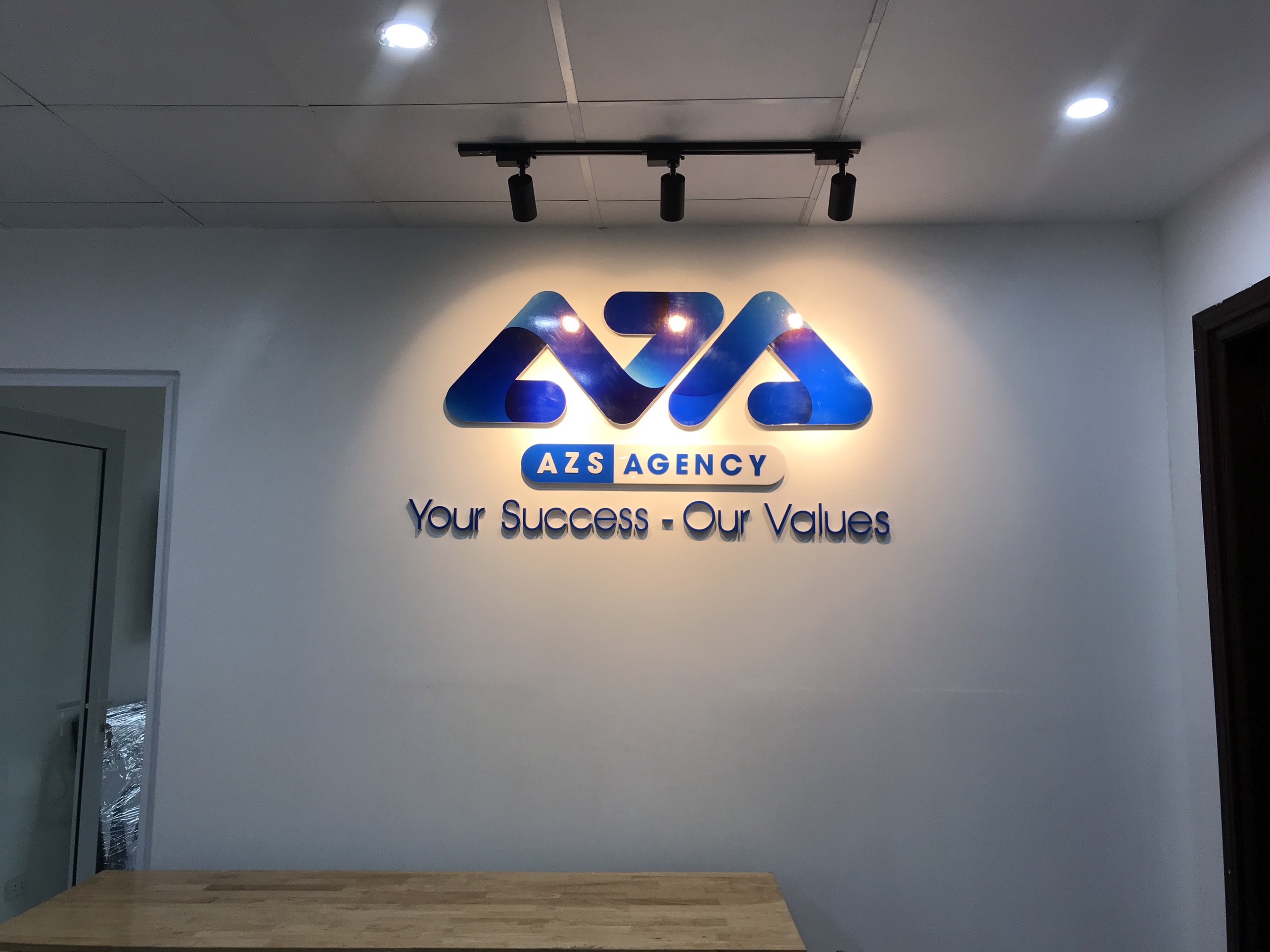 Thiết kế logo chữ nổi