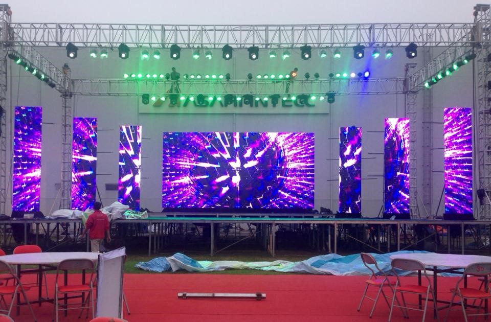 Thi Công Màn Hình LED