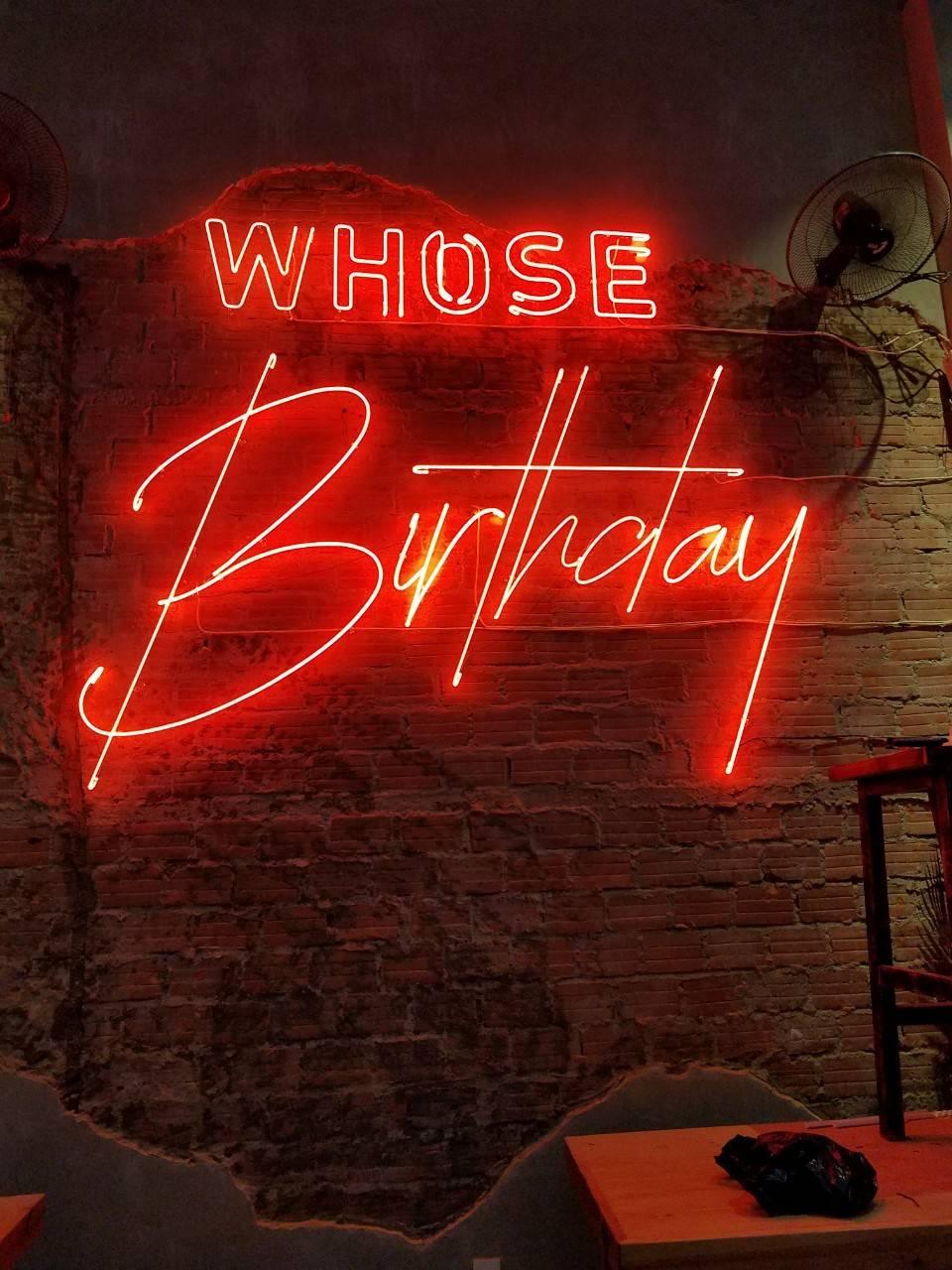 Thi công bảng hiệu đèn neon