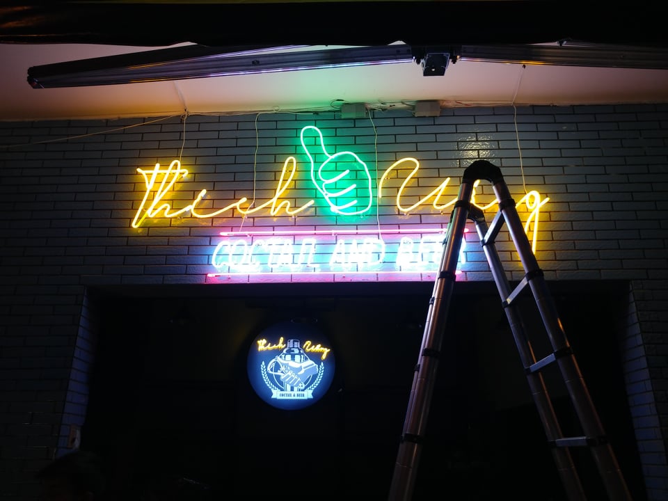 Thiết kế bảng hiệu đèn neon