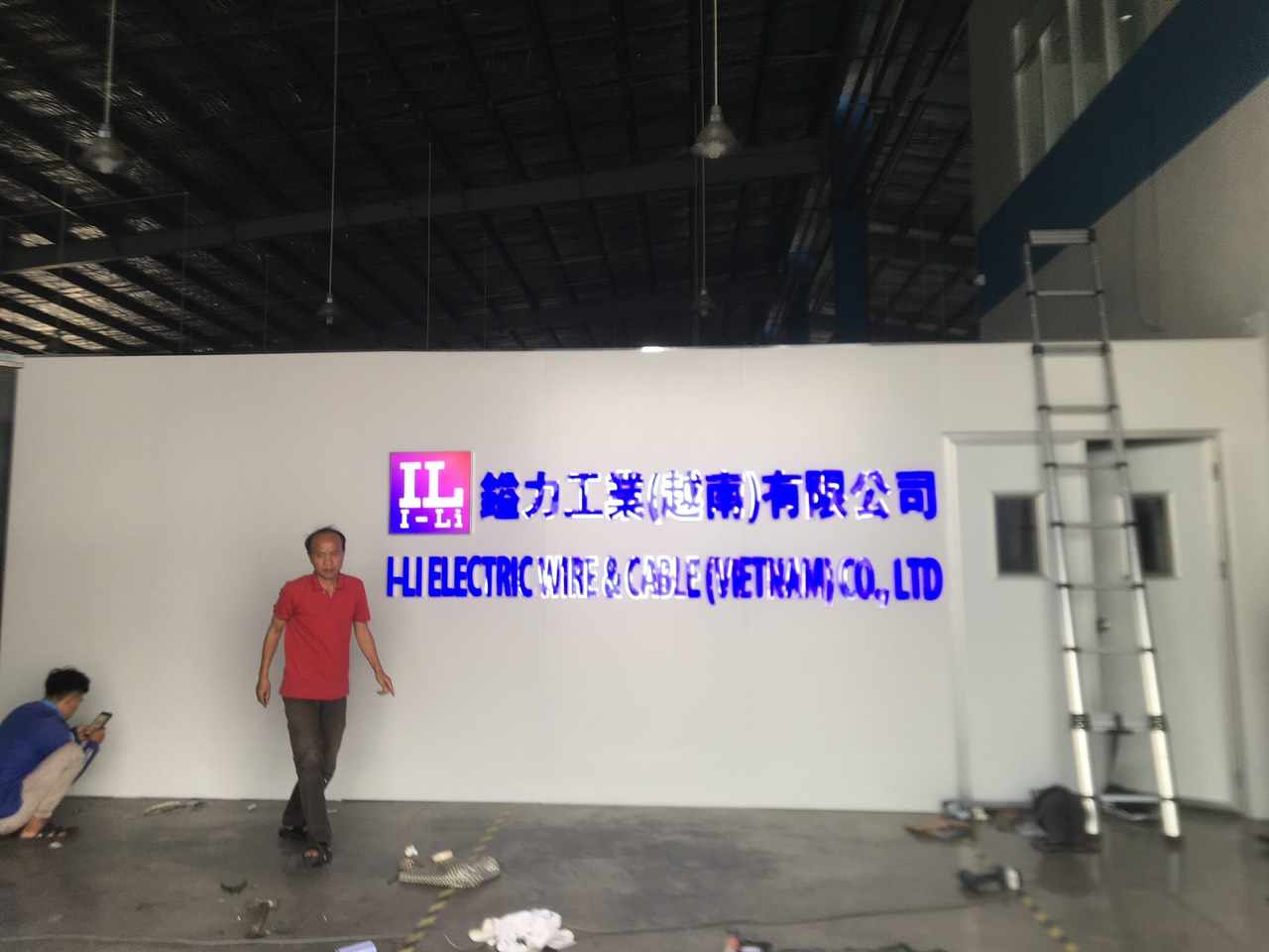 Thiết kế bảng hiệu công ty bằng đá