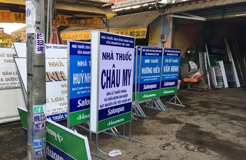 Thiết Kế Bảng Hiệu Hộp Đèn Đứng