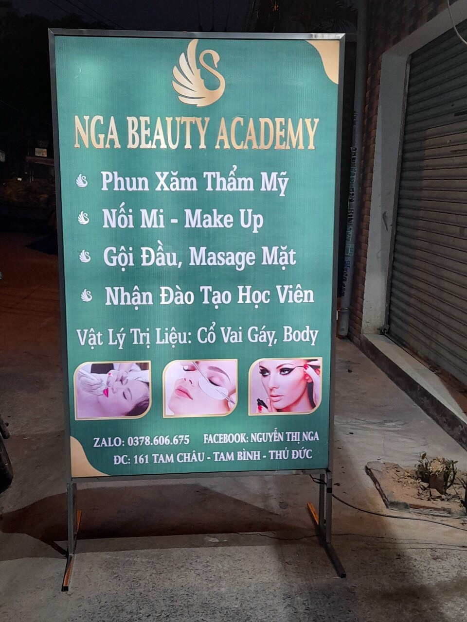 Thiết Kế Bảng Hiệu Hộp Đèn Đứng
