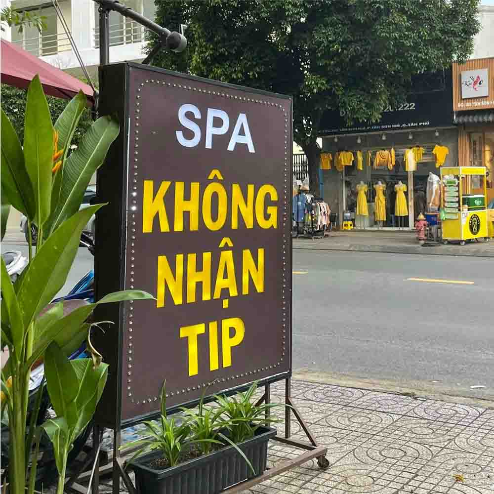 Thiết Kế Bảng Hiệu Hộp Đèn Đứng