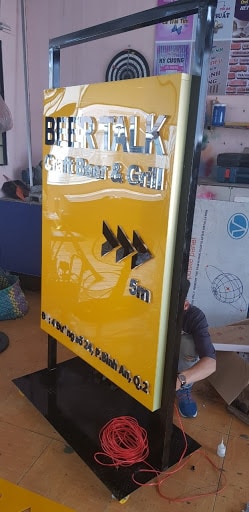 Thi Công Bảng Hiệu Mica Có Đèn