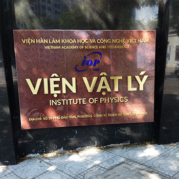 Thi Công Bảng Hiệu Đá Hoa Cương