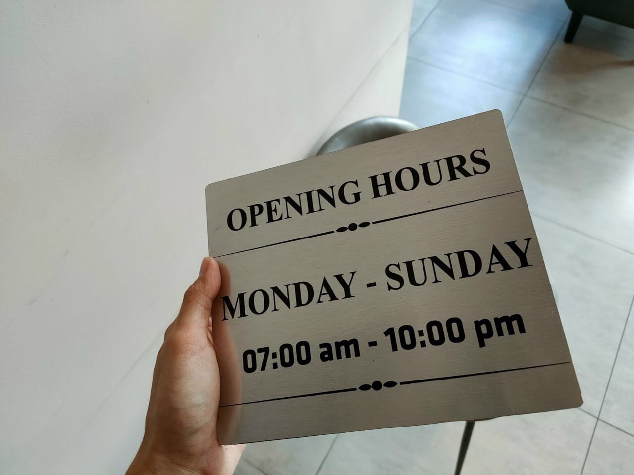 Thiết Kế Biển Treo Cửa Hàng